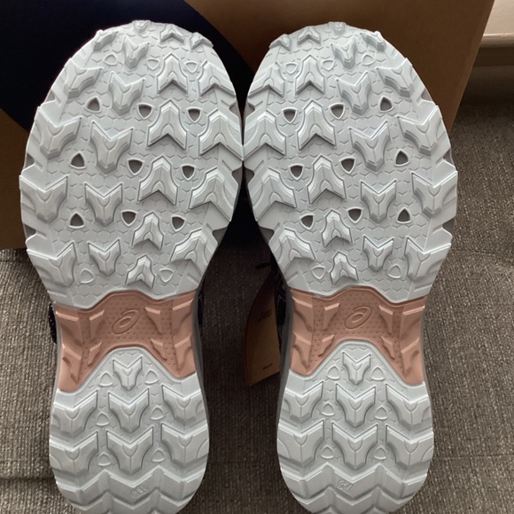 Asics Women's Venture 9 Trail Running Sneakers, size 10 - Picture 9 of 10